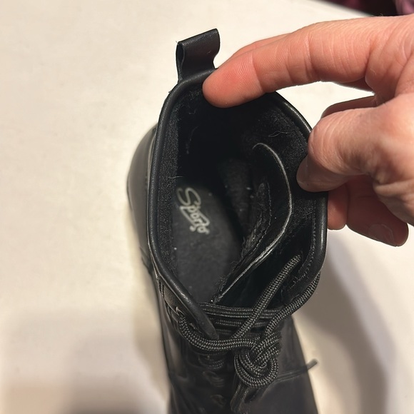 Boots - Picture 5 of 5